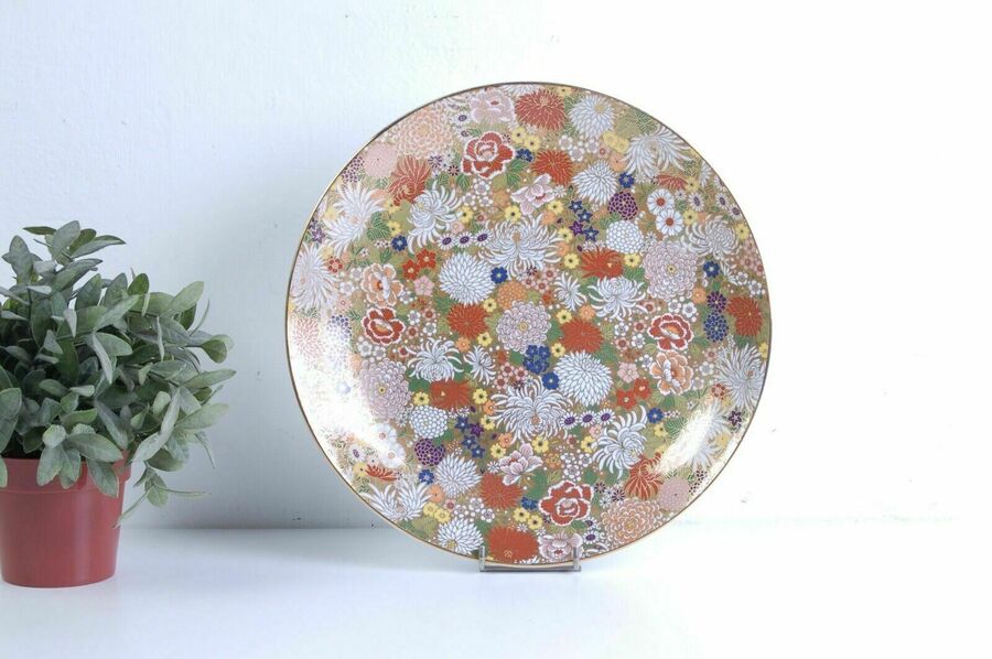 Large Decorative Plate In Oriental Style Porcelain With Gold Border And Floral Decoration