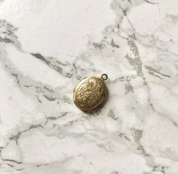 Antique British Oval Locket Opening In Two   Rolled Gold