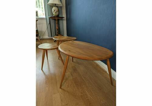 Ercol Nest Of Three Pebble Tables In Elm And Beech 1960's