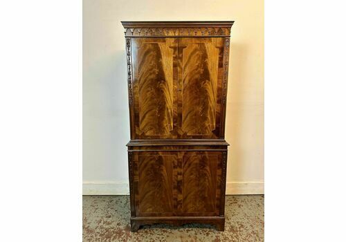 A Rare & Beautiful 80 Year Old Georgian Style Mahogany Display Cabinet. C1940