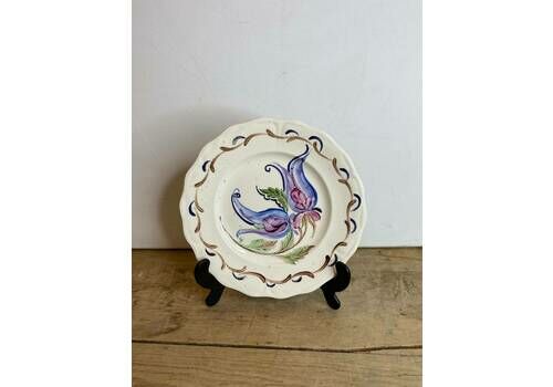 Vintage Handpainted Gray's P Howe 1982 Flower Design Plate White With Blue Flower In Good Condition.