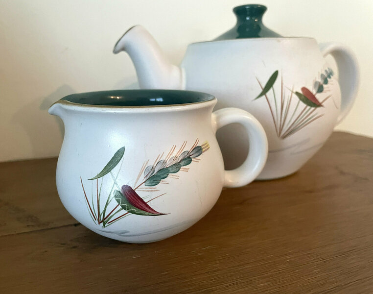 European Style Porcelain Teapot - 15oz White Floral With Raised Dots, Built-in Strainer