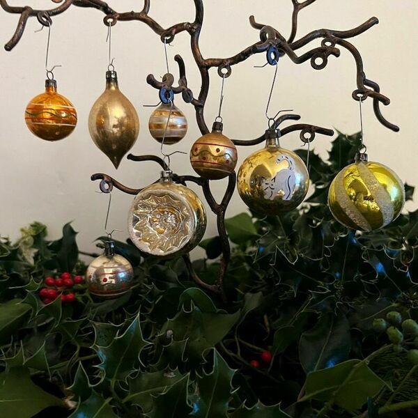 Antique gold christmas baubles clearance