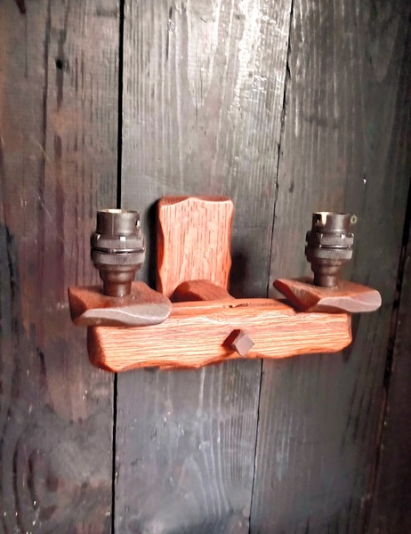 Attractive Vintage Pair Of Carved Solid Oak Scone Wall Light With Bulb Holder
