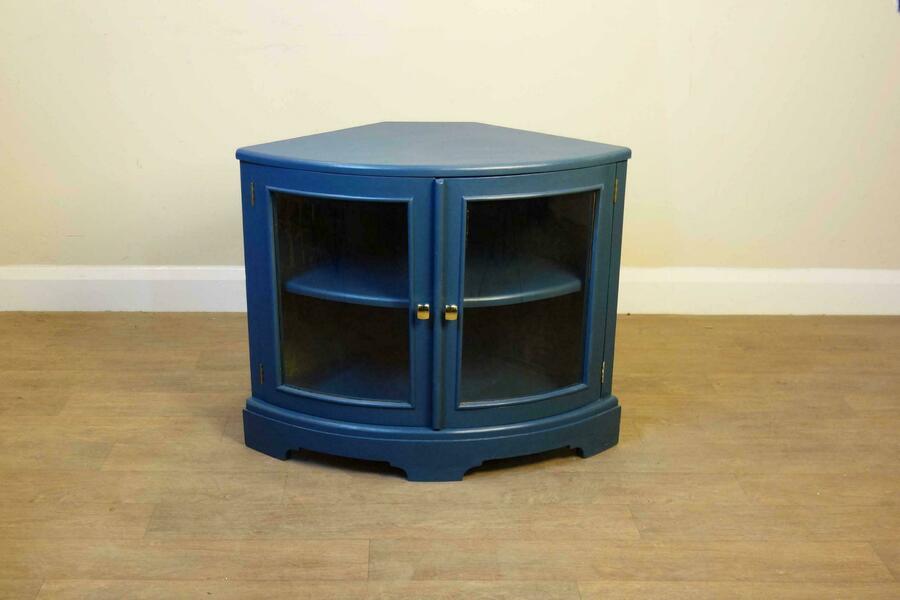 Low Corner Unit With Glass Doors Vinterior