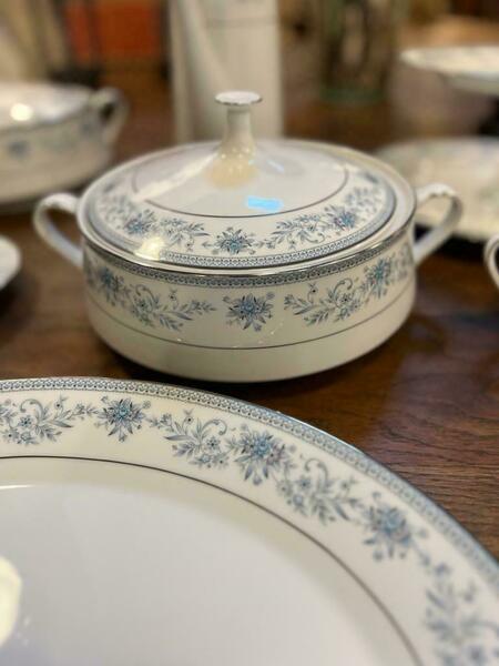 Contemporary Dinner Service Made For Noritake Japan Vinterior