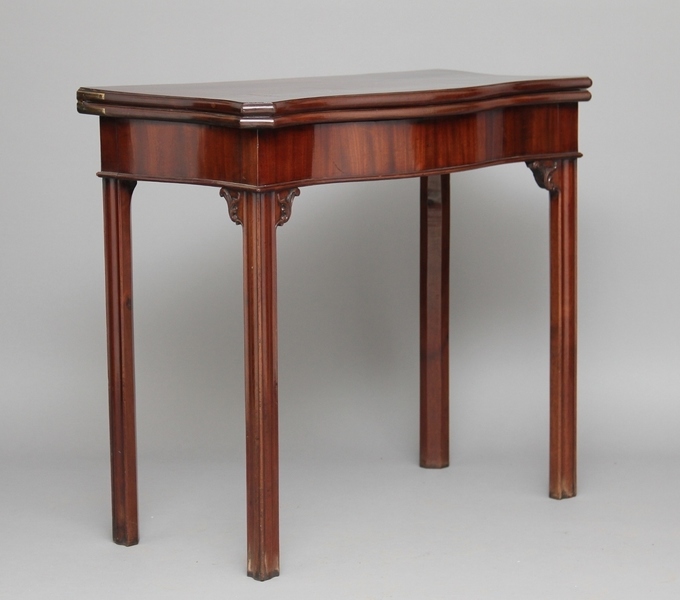 Serpentine Card Table