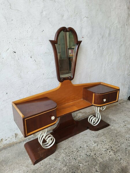 Vanity Table With Mirror