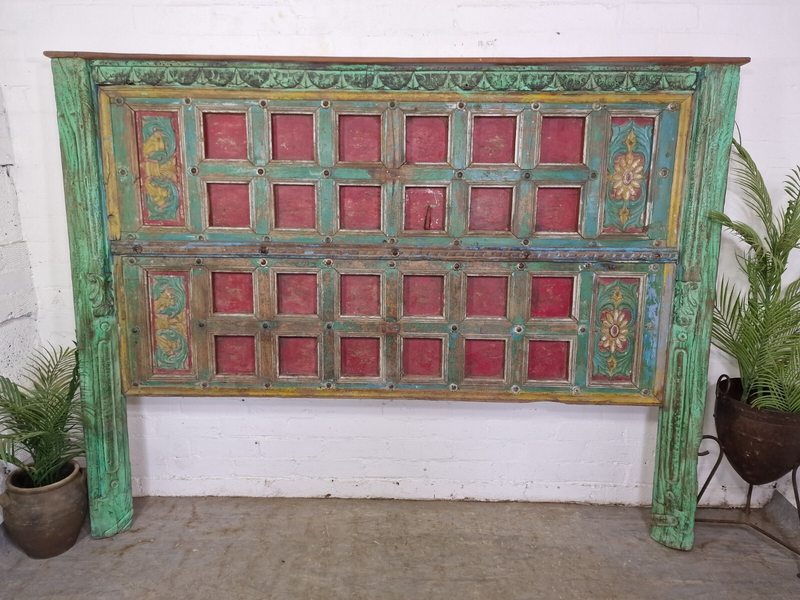 Vintage Antique Reclaimed Indian Hand Carved Wooden Super Kingsize Bed