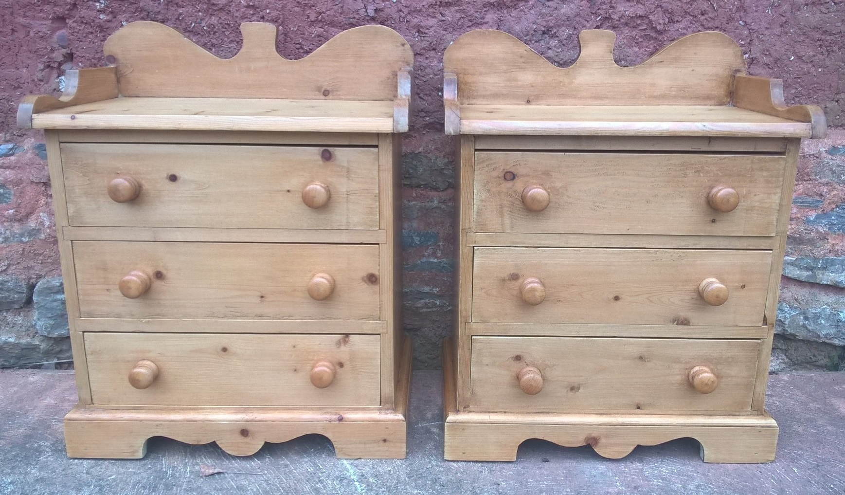 A Pair Of Gorgeous Pine Bedside Chests Pair Vintage Pine Bedside