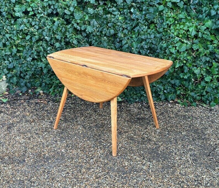 Vintage Ercol Windsor Model 384 Dining Table