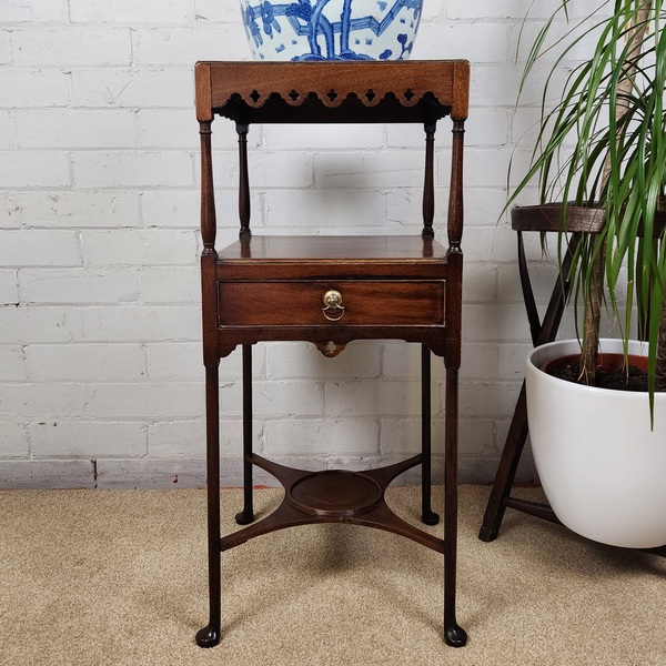 Georgian Mahogany Washstand With Pierced Frieze