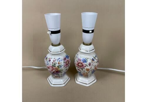 Pair Of Vintage Ceramic Lamps Lights Bedside Side Table Desk Antique Ditsy Floral Pattern Patterned Lamp Light Cottage Small White