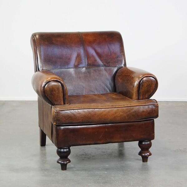 Vintage Comfortable Sheepskin Armchair In Good Condition With Beautiful Colours And Charming Front Legs