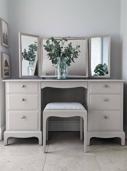 Spray Painted Stag Minstrel Double Pedestal Dressing Table Set, With Triple Mirror And Stool