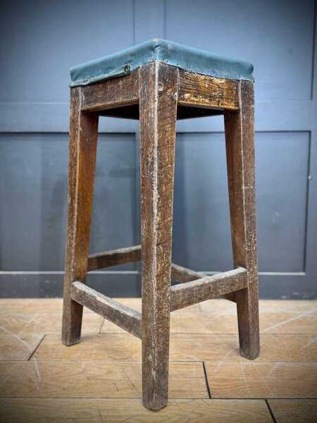 Vintage Railway Stool / Mid Century L.N.E.R Train Station / Stool Seating Seat/Stool/Vibtage Chair /Bar Stool/Classic Bar Seating/Railway