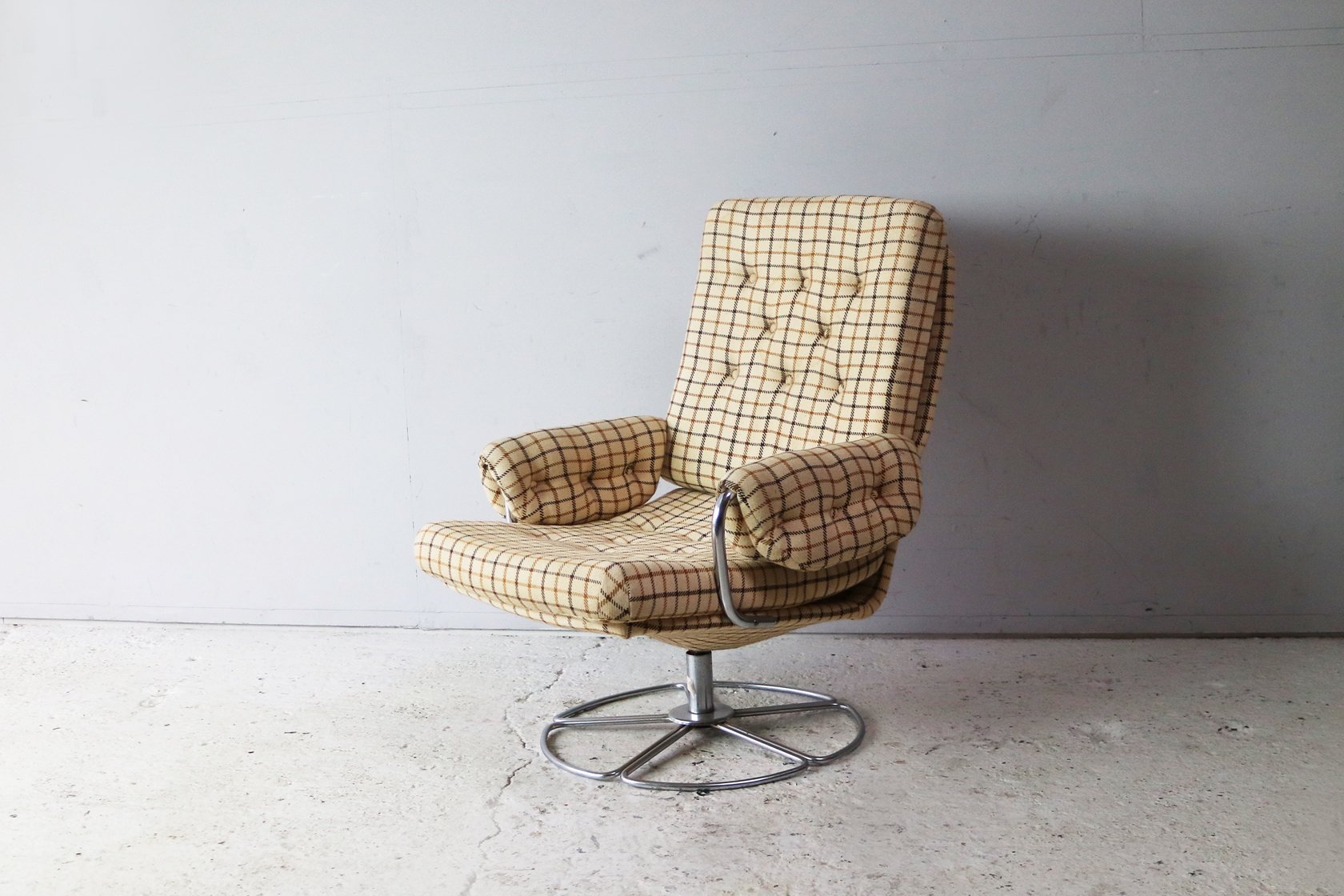 1970 S Danish Mid Century Checked Wool Swivel Chair Vinterior