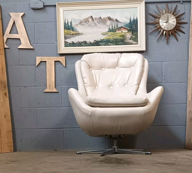 Swivel Egg Chair ~ Retro ~ Mid Century Cream Vinyl