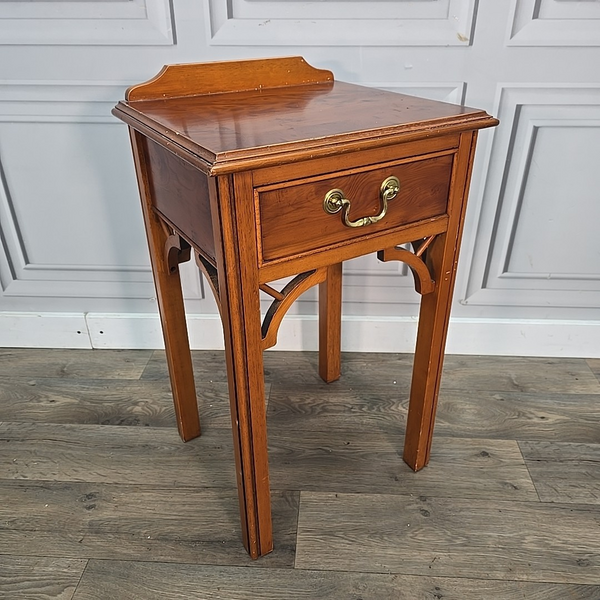 Antique Georgian Style Side Table & Drawer – Bedside Nightstand Telephone Lamp photo for sale