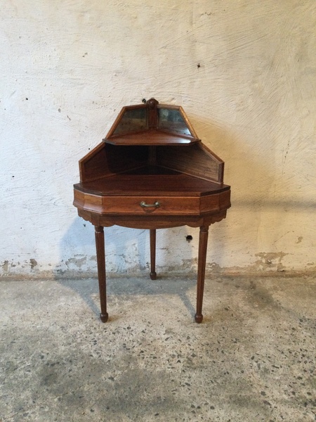 Corner Table