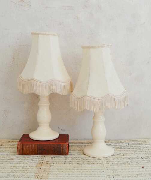 Vintage Cream Set Of 2 Ceramic Table Lamps With Matching Shades, Damask Fabric Beige Scalloped Fringe Lampshades 29x11cm