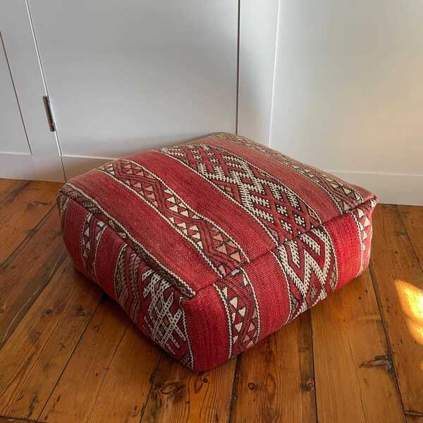 Vintage Moroccan Pouf Footstool Kilim Carpet Handwoven Wool 50x50x21cm Traditional Lounge Pouffe Cube Square Floor Cushion Red Pattern
