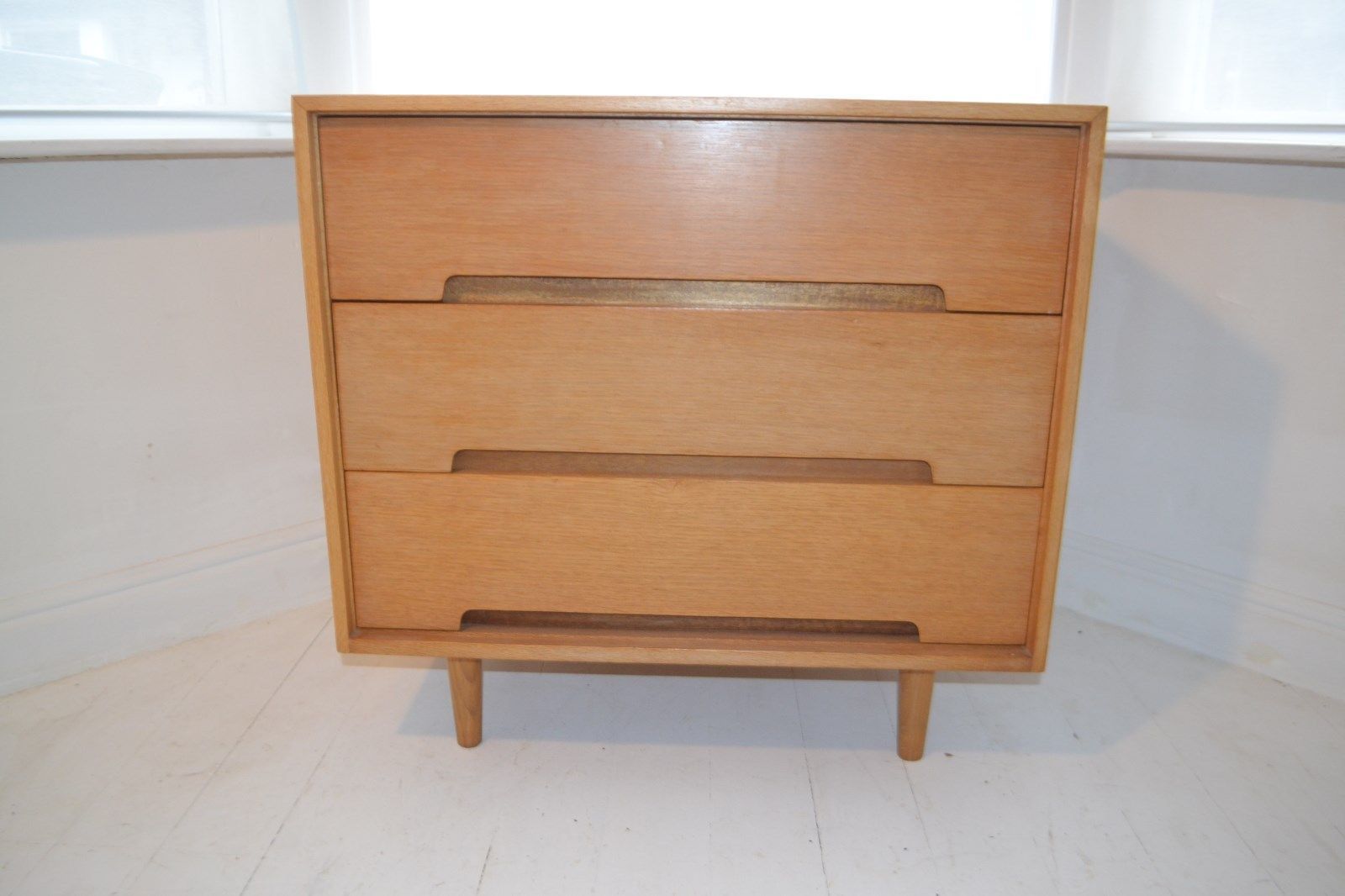 Stunning Vintage Stag John Sylvia Reid Light Oak Chest Of