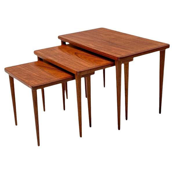 Mid Century Modern Set Of Three Nesting Tables, 1960s
