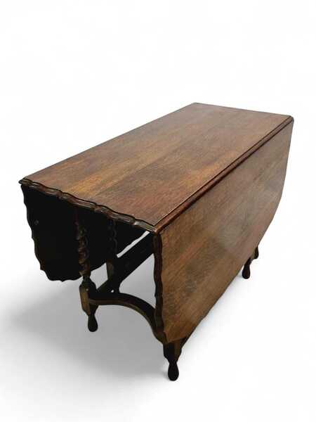 Antique English Oak Drop Leaf Table / Barley Twist / Dates From Around The 1880s   1900s / Free Delivery