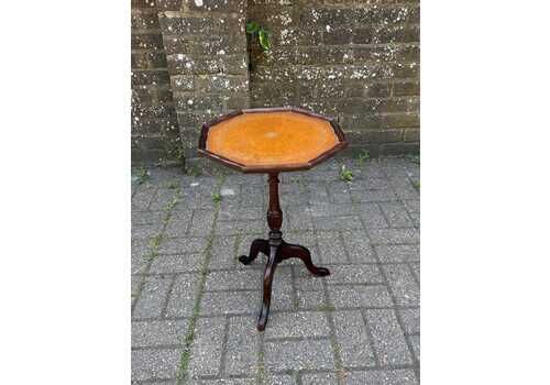 Vintage Wine Table, Side Or Lamp Table Gorgeous 1980s Table Original Finish & The Original Brown And Gold Leatherette Top