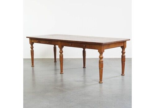 Large Robust And Timeless Antique English Dining Table Made Of Oak