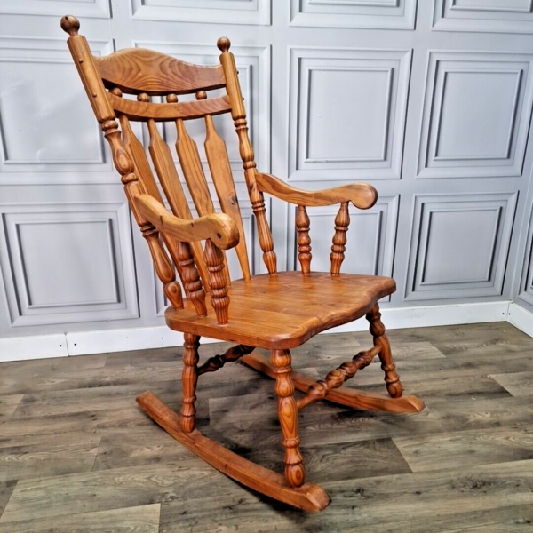 Antique Furniture Old Fashioned Wooden Rocking Chair Furniture