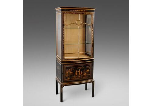 A Decorative Chinoiserie Vitrine
