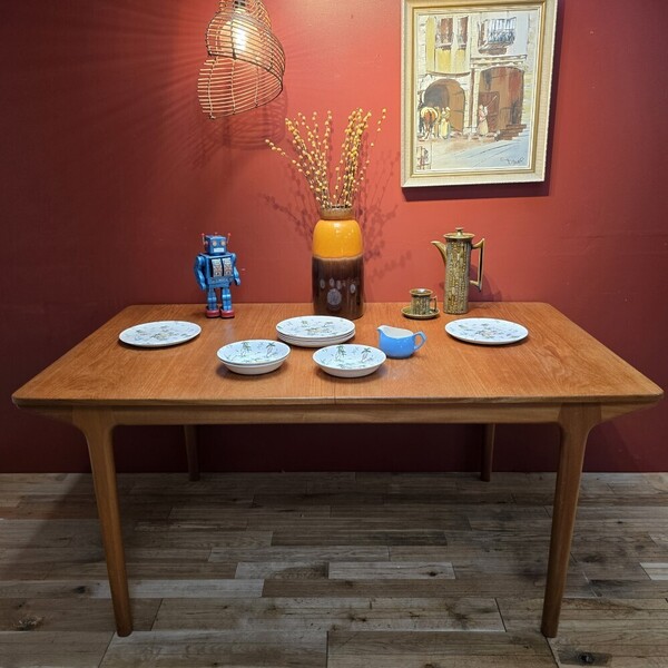 McIntosh T3 Extending Dining Table