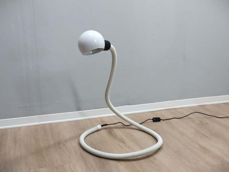 White Hebi Desk Lamp By Isao Hosoe For Valenti 1970s