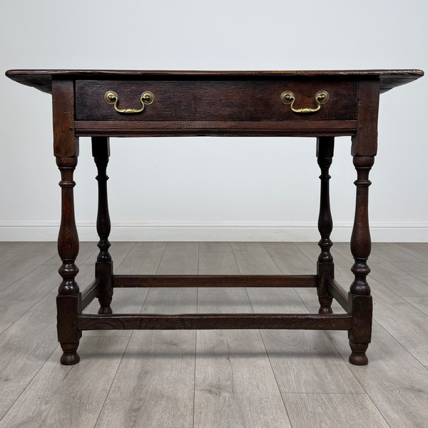Antique 18th Century Good Quality Side Table In Oak
