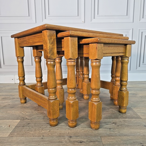 Vintage Nest Of 3 Oak Wooden Coffee Side Lamp Tables Turned Wood Retro Nesting