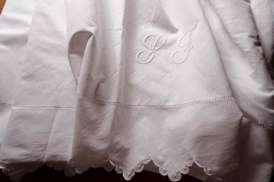 So Pretty! White Linen Sheet, Scalloped Edging