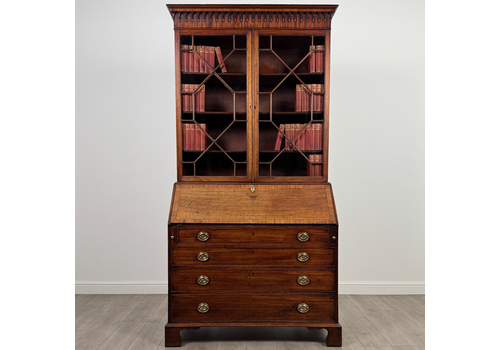 Antique 18th Century Fine Quality Bureau Bookcase In Mahogany