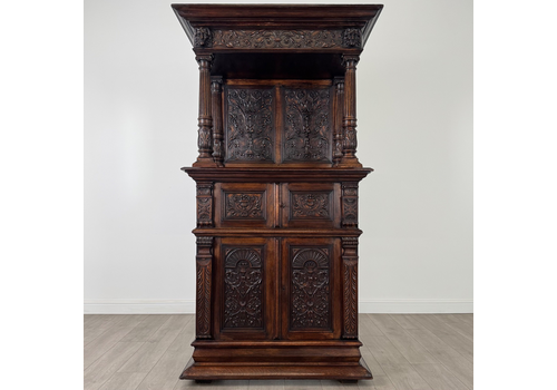 Antique 19th Century Fine Quality Carved Oak Cupboard