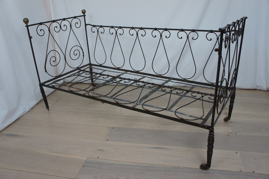 cast iron cot