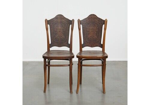 Set Of 2 Original Jacob And Josef Kohn Bentwood Thonet Design Chairs From The Early 20th Century With Beautiful Carvings