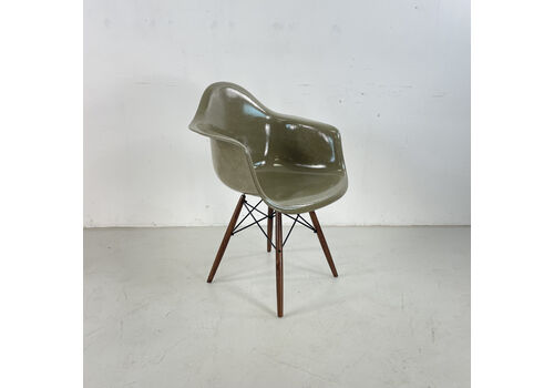 Eames Herman Miller Daw Fibreglass Chair In Umber