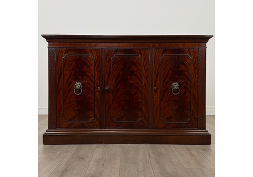 Antique 20th Century Georgian Style Sideboard In Mahogany