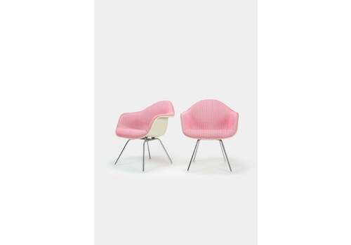2 Charles & Ray Eames, Hermann Miller, Pink Low Chair, 70s