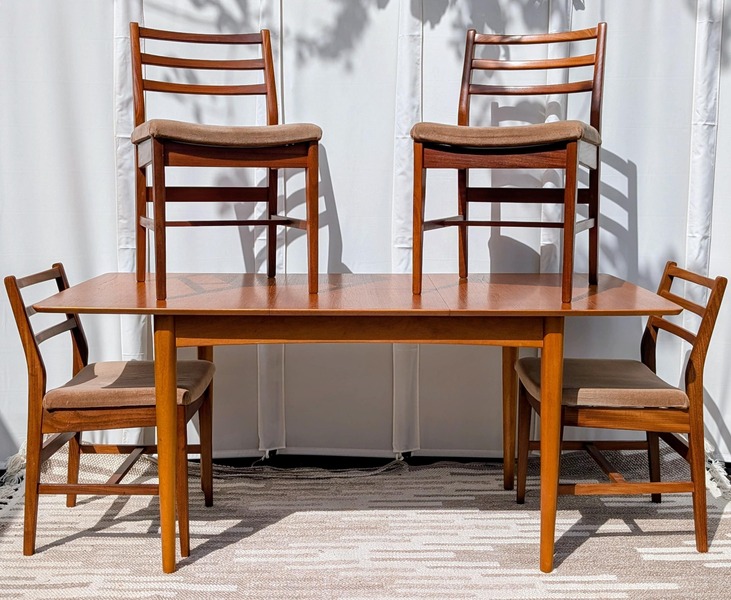 Immaculate Vintage Mid Century Modern 1960s Teak Extending Dining
