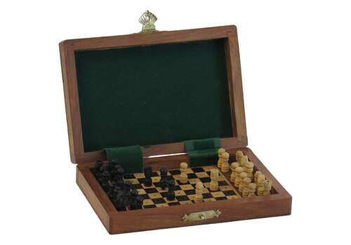 Miniature Travelling Chess Set Game Handmade In Walnut Inlaid Box, Circa 1940s