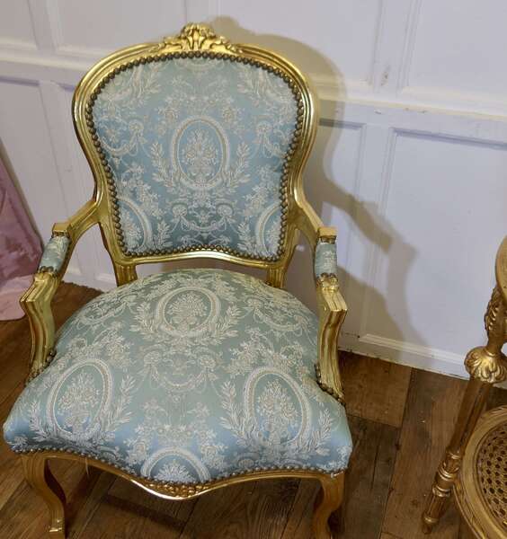 A Superb Pair Of French 19th Century Gilt Salon Chairs | Vinterior