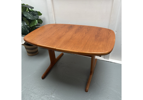 Skovby Danish Mid Century Modern Teak Extendable Oval Table Model Sm15