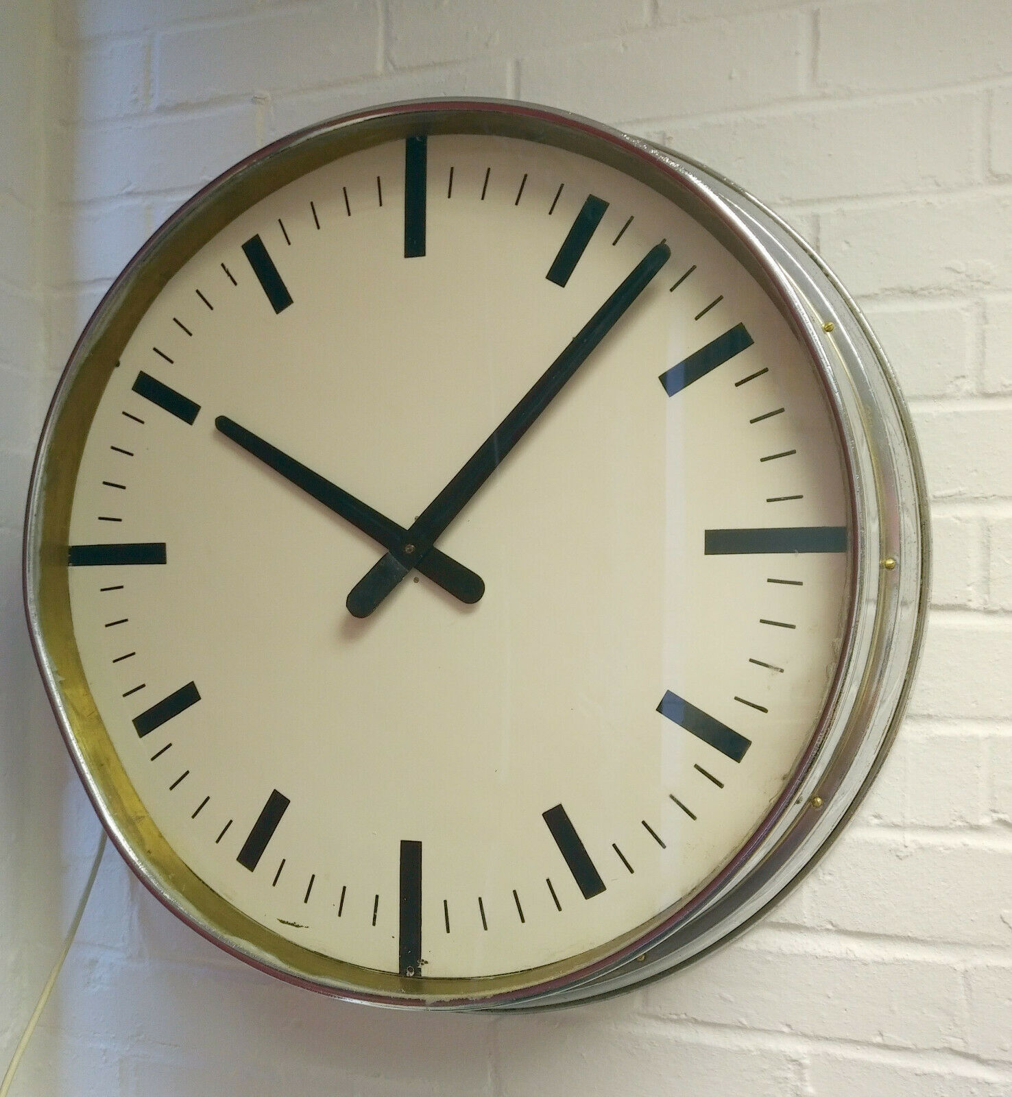 Vintage 1940s Extra Large 24 White Chrome Wall Clock Electric Fwo Vintage 1940s Extra Large 24 White Chrome Wall Clock Electric Fwo